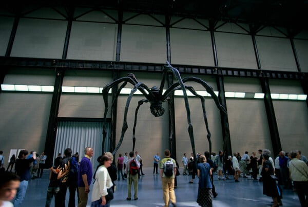 Tate Modern: Το διάσημο γλυπτό αράχνη της Louise Bourgeois επιστρέφει