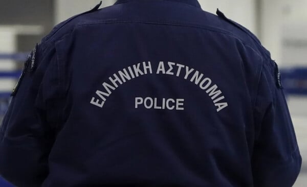 Αστυνομικός Βουλής: «Και ο πατέρας του αυτά του έκανε» λέει η μητέρα του για τους βασανισμούς