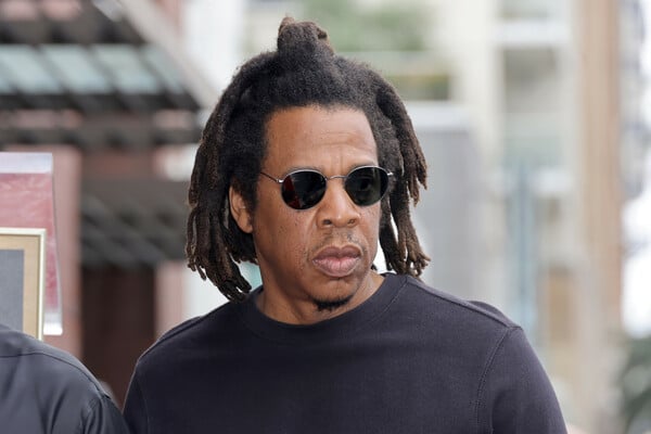 Jay-Z: Ζητά την απόρριψη της κατηγορίας βιασμού λόγω ασυνεπειών στη μαρτυρία της ενάγουσας