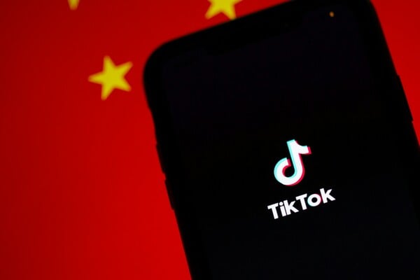 Apple και Google: Πρέπει να αφαιρέσουν το TikTok από τα App Stores έως 19 Ιανουαρίου, προειδοποιούν βουλευτές