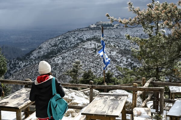 Πάρνηθα: Έπεσαν τα πρώτα χιόνια