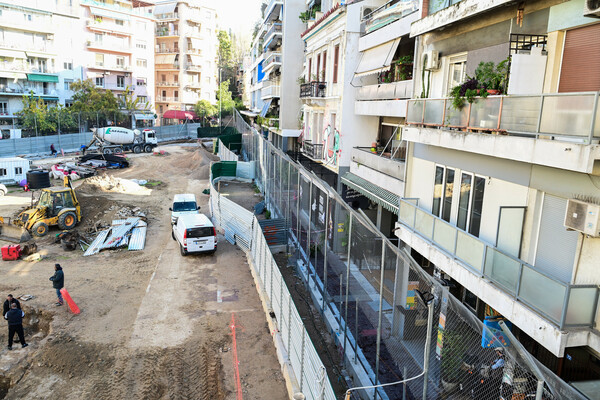 Εξάρχεια: Οι κάτοικοι κέρδισαν τρίτο δικαστήριο - Απομακρύνονται κι άλλες λαμαρίνες