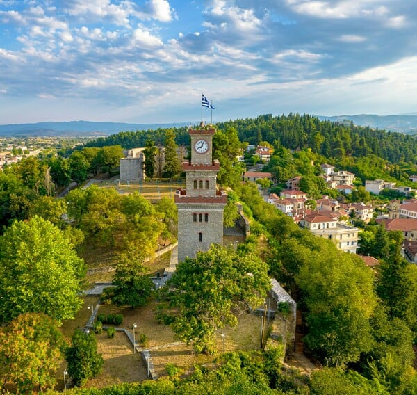 CHECK Μια Πειραιώτισσα απογειώνει την Τρικαλινή κουλτούρα και αναδεικνύει περήφανα τη τοπική ντοπιολαλιά