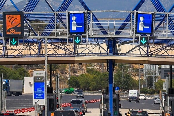 Τροχαίο ατύχημα κοντά στα διόδια Ελευσίνας: Ένας τραυματίας