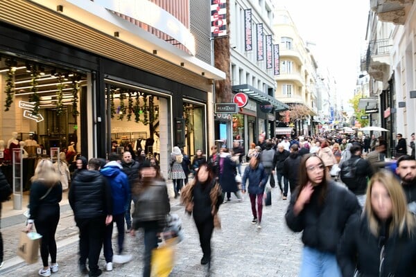 Εορταστικό ωράριο: Τι ώρα κλείνουν τα εμπορικά καταστήματα