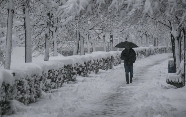 Χάος από χιονοθύελλα στη Βοσνία: Πάνω από 200.000 σπίτια χωρίς ηλεκτρικό ρεύμα