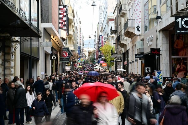 Εορταστικό ωράριο: Ανοιχτά σήμερα τα καταστήματα