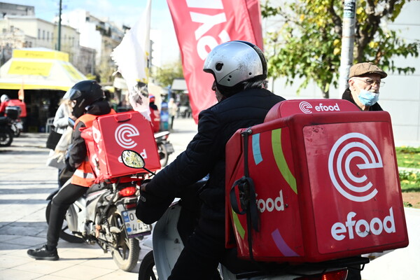 Απεργούν οι εργαζόμενοι στο delivery του efood