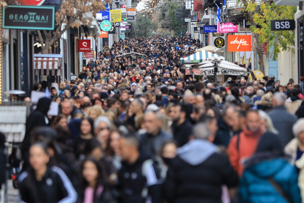 Ανοιχτά καταστήματα αύριο Κυριακή - Αυξημένη η κίνηση στην αγορά 