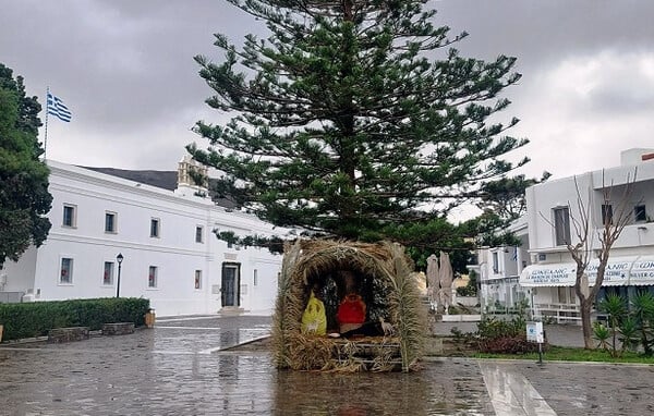 Πάρος: Έκλεψαν το θείο βρέφος από τη φάντη σε κεντρική πλατεία της Παροικιάς