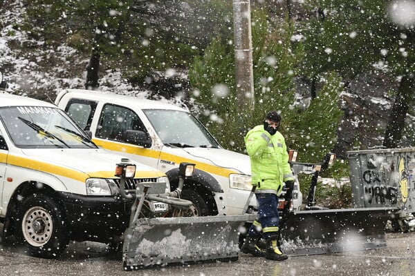 Χιόνισε στα ορεινά της Αττικής και οι φωτογραφίες είναι ειδυλλιακές