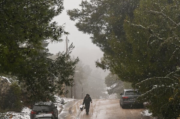 Χιόνισε στα ορεινά της Αττικής και οι φωτογραφίες είναι ειδυλλιακές