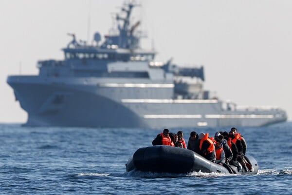 Μάγχη: Τουλάχιστον τρεις νεκροί από δυστύχημα με βάρκα μεταναστών 