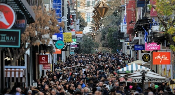 Εορταστικό ωράριο: Πώς θα λειτουργήσουν τα καταστήματα Δευτέρα και παραμονή Πρωτοχρονιάς