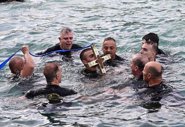 Θεοφάνεια: Ποιοι δρόμοι κλείνουν σε Αθήνα και Πειραιά - Έκτακτα μέτρα