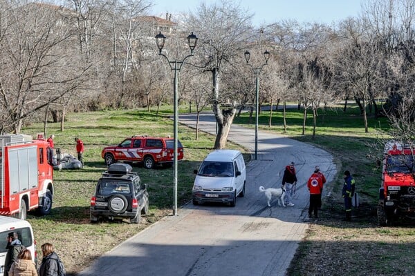 Λάρισα: Στις έρευνες για τον 39χρονο και τα ειδικά εκπαιδευμένα σκυλιά της ομάδας Anubis