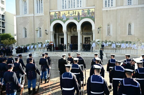 Στη Μητρόπολη η σορός του Κώστα Σημίτη