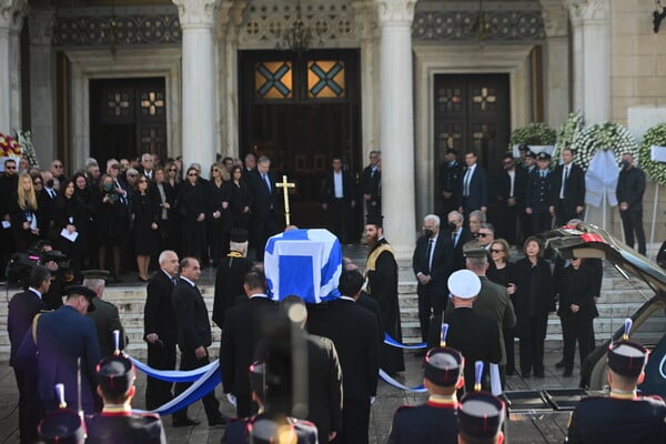 Στη Μητρόπολη η σορός του Κώστα Σημίτη