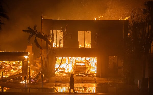 Φωτιές στο Λος Άντζελες: Καταγραφή των σπιτιών διασήμων που χάθηκαν - Οι ζημιές ξεπερνούν τα $155 εκατ.