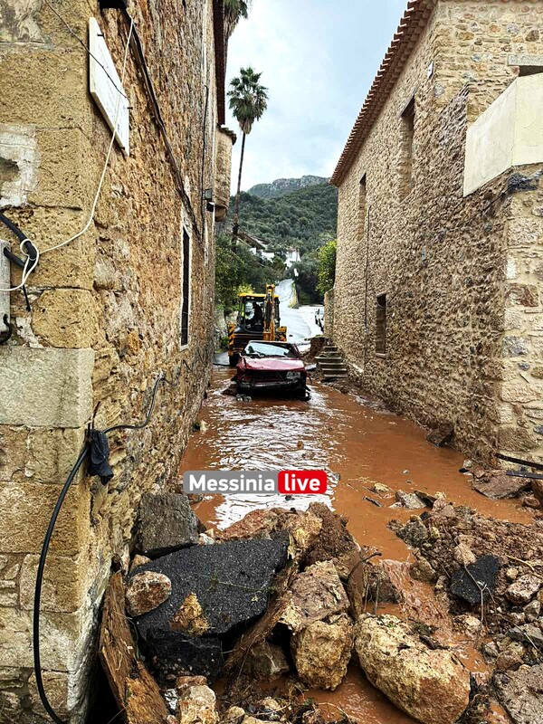 Ζημιές από την κακοκαιρία στη Μεσσηνία: Όγκοι χωμάτων στην παραλία στις Κιτριές 