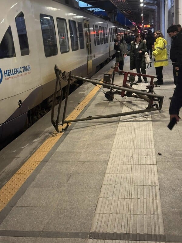 «Από τύχη δεν θρηνήσαμε θύματα στον Προαστιακό» - Παντογράφος συρμού εκτοξεύτηκε μπροστά σε επιβάτες