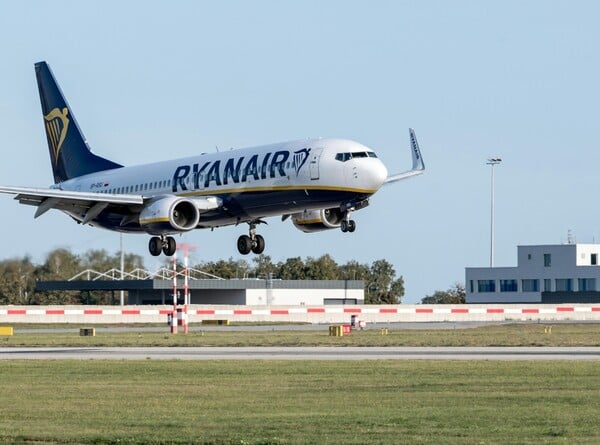 Ryanair: Ζητά τον περιορισμό κατανάλωσης αλκοόλ στα αεροδρόμια μετά από επεισόδια με μεθυσμένους επιβάτες