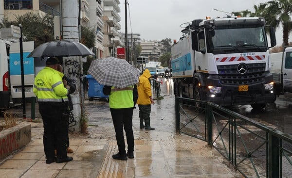 Το κατηγορώ του δήμαρχου Αλίμου στην ΕΥΔΑΠ - «Φτάσαμε στο σημείο να φυλάμε το καπάκι για να μην γεμίσουμε λύματα»