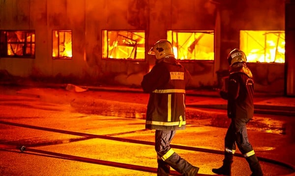 Φωτιά στο Κορωπί: Συνεχίζεται κανονικά σήμερα η λειτουργία του εργοστασίου «Καραμολέγκος»