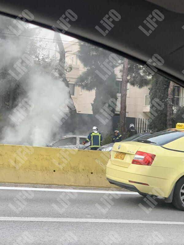 Φωτιά σε αυτοκίνητο στην Κηφισίας