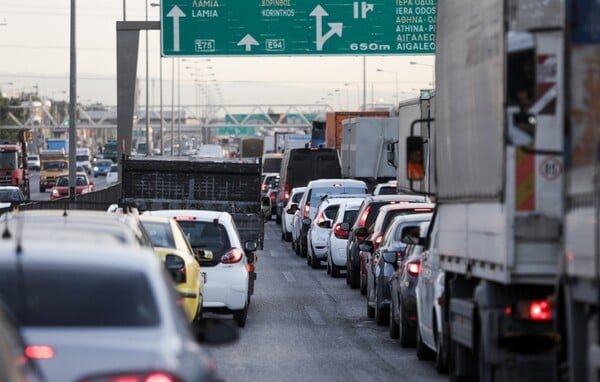 Καραμπόλα τεσσάρων αυτοκινήτων στην άνοδο του Κηφισού