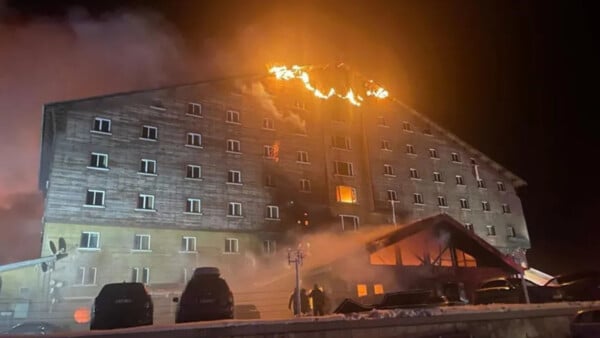 Φωτιά σε ξενοδοχείο στην Τουρκία: Δέκα νεκροί και δεκάδες τραυματίες