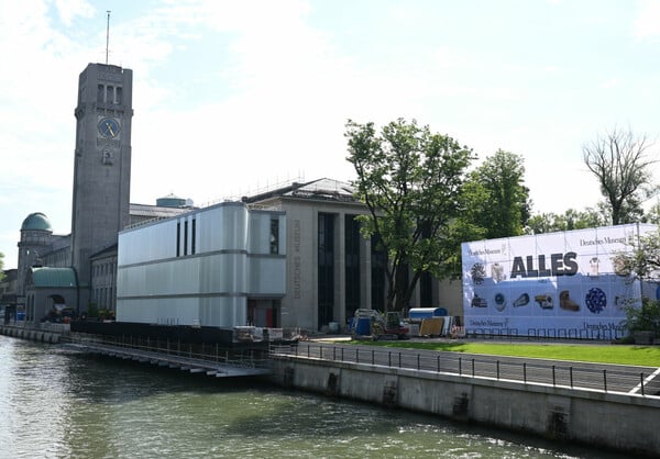 Μόναχο: Το Deutsches Museum αφαίρεσε τιμητική πλακέτα για τον Έλον Μασκ