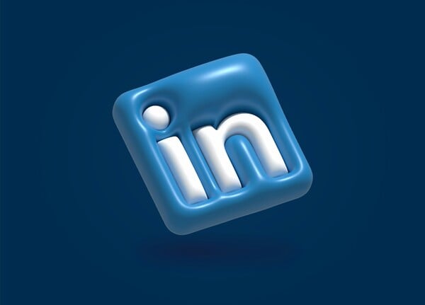 Το LinkedIn κατηγορείται ότι χρησιμοποιεί μηνύματα χρηστών για να εκπαιδεύσει την τεχνητή νοημοσύνη