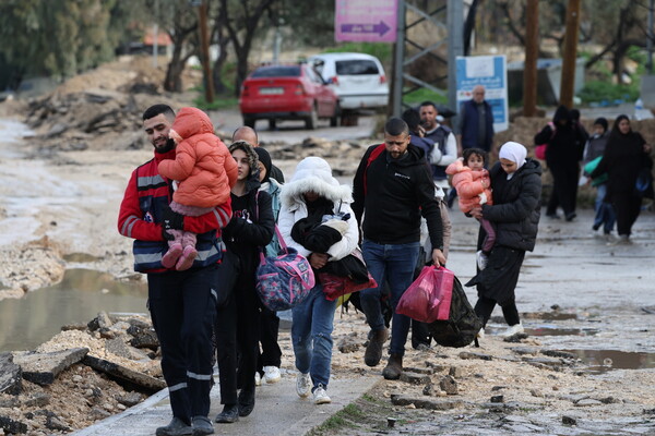 Μαζική έξοδος Παλαιστινίων από την Τζενίν υπό το βάρος μεγάλης στρατιωτικής επιχείρησης του Ισραήλ στη Δυτική Όχθη