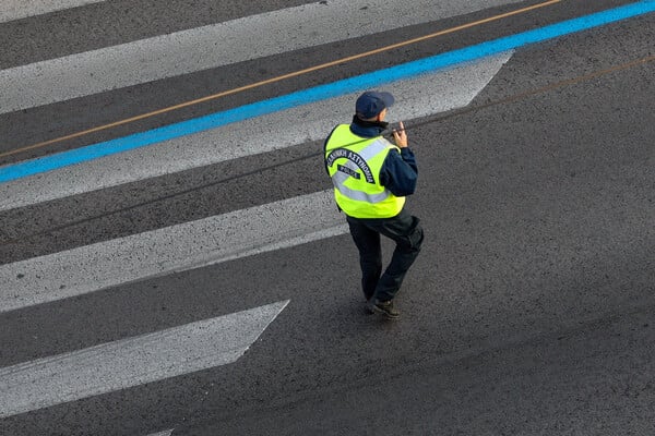 Δυτική Ελλάδα: Αυξήθηκαν κατακόρυφα οι οδηγοί που παρκάρουν σε πεζοδρόμια και διαβάσεις ΑμεΑ