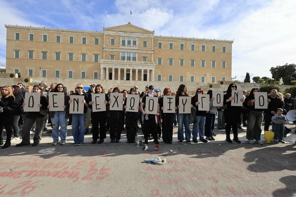 Η μεγάλη συγκέντρωση στο Σύνταγμα για τα Τέμπη