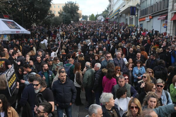 Η μεγάλη συγκέντρωση στο Σύνταγμα για τα Τέμπη