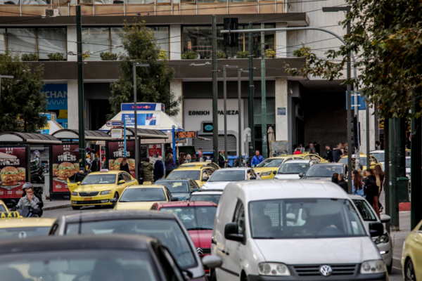 Η κίνηση στην Αθήνα: 30 λεπτά για 10 χιλιόμετρα με το αυτοκίνητο