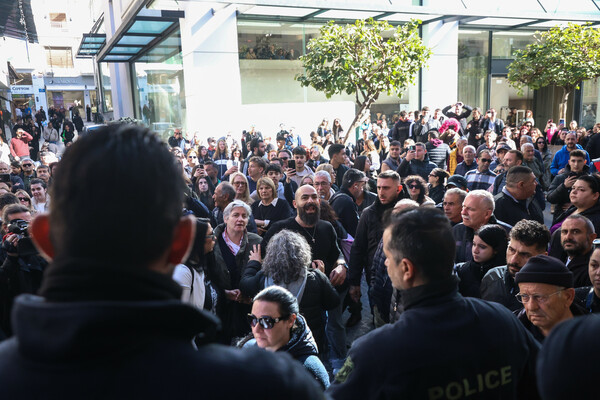 Κακοποίηση 3χρονου στο Ηράκλειο: Πλήθος στα δικαστήρια κατά της μητέρας και του φίλου της