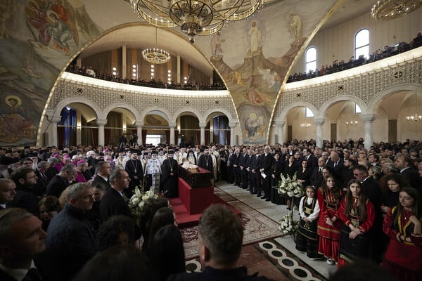 Κηδεύτηκε σε ειδική κρύπτη στον καθεδρικό των Τιράνων ο Αναστάσιος