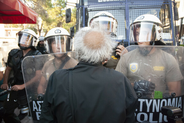 Δημήτρης Κολλάτος. Στροφή δεξιά.