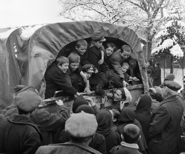 «Θολός βυθός», μια ταινία για τις παιδουπόλεις της Φρειδερίκης 