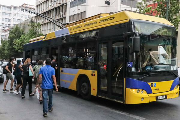 Γερασμένοι συρμοί στο μετρό, καινούργια λεωφορεία στους δρόμους