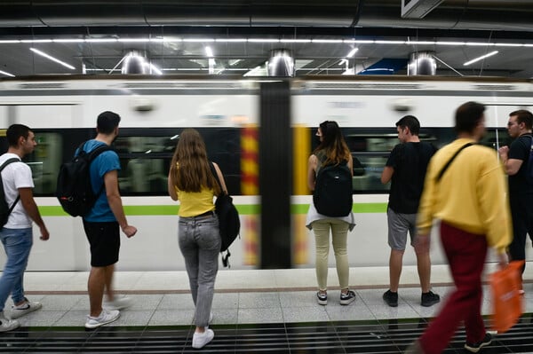 Γερασμένοι συρμοί στο μετρό, καινούργια λεωφορεία στους δρόμους