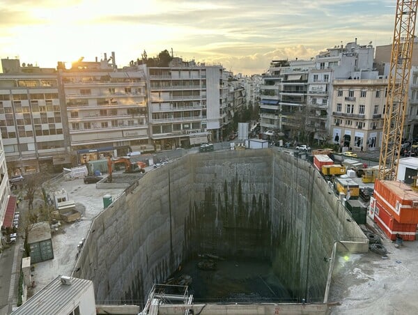 Η τρύπα στο Κολωνάκι 