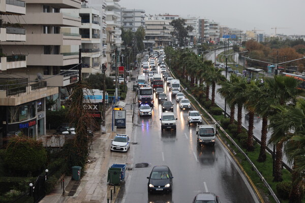 Υπερχείλιση λυμάτων στη λεωφόρο Ποσειδώνος – Η απάντηση της ΕΥΔΑΠ