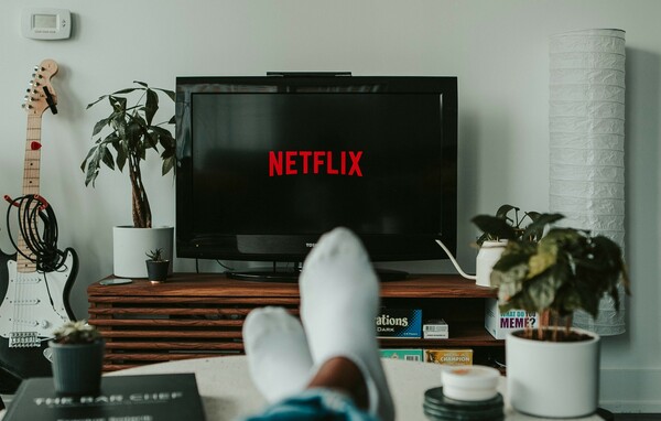 To Netflix αύξησε τις τιμές των συνδρομών του και στη Βρετανία