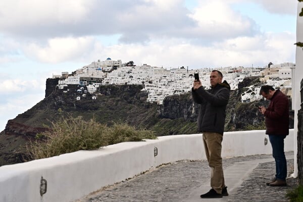 ΕΚΠΑ για σεισμική δραστηριότητα στις Κυκλάδες: Πάνω από 12.800 σεισμοί - Προβληματισμός για τις κατολισθήσεις