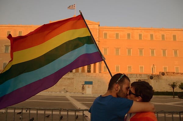 Ο Μασκ ακύρωσε αμερικανικά κονδύλια αξίας $25.000 για την ενδυνάμωση των ΛΟΑΤΚΙ+ μεταναστών στην Ελλάδα