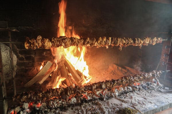 Το κοντοσούβλι στην κορυφή της παγκόσμιας λίστας του Taste Atlas για τα καλύτερα πιάτα με χοιρινό